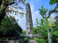 向塔而行,上海的山,上海的斜塔!