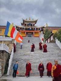 指雲寺位於拉市海旁，是麗江五大寺之一