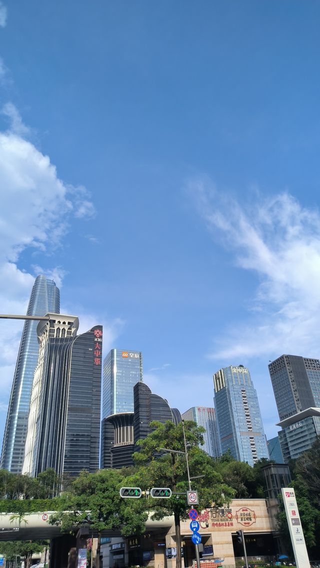 深圳六月：冰火兩重天，除了摩天高樓，一無所有！