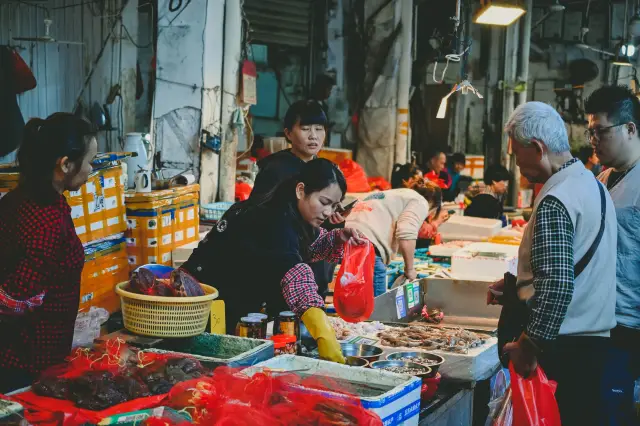 廈門老街長巷裡的煙火人間