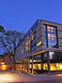 🏨✨ Mainz Marvels: Hyatt Regency's Chic Comforts 🛏️🍽️