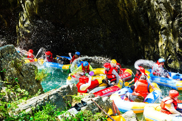 夏天去鎮遠漂流，高過河20個險灘等你挑戰
