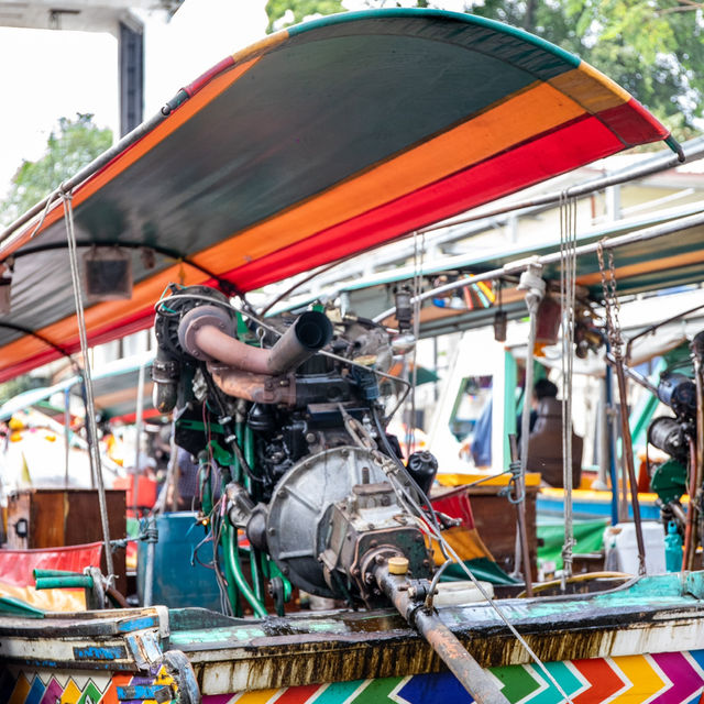 Enlightening canal cruises in Bangkok