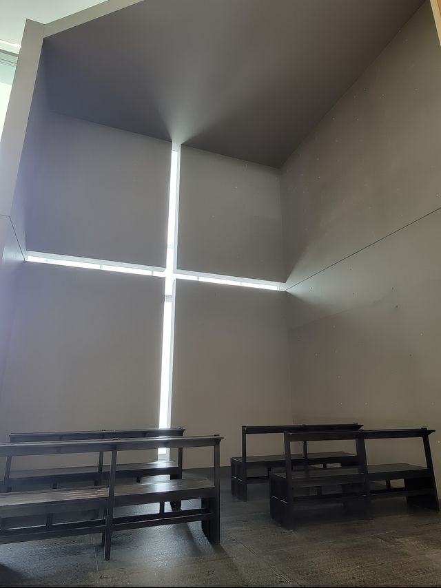 美術館內的書店，安藤忠雄青蘋果和光之教堂