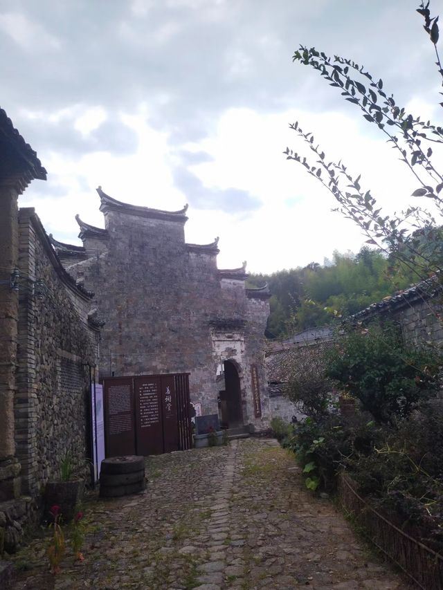 浙江古村落自駕遊~榉溪村 榉溪村位於浙江省金華市磐安縣南部，地處大盤山腹地，距離縣城安文38公里，榉溪。