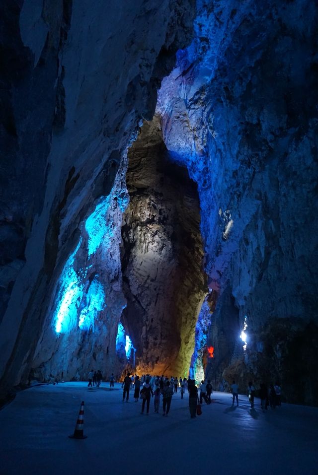 白褲瑤之鄉的溶洞徒步與探秘之旅。