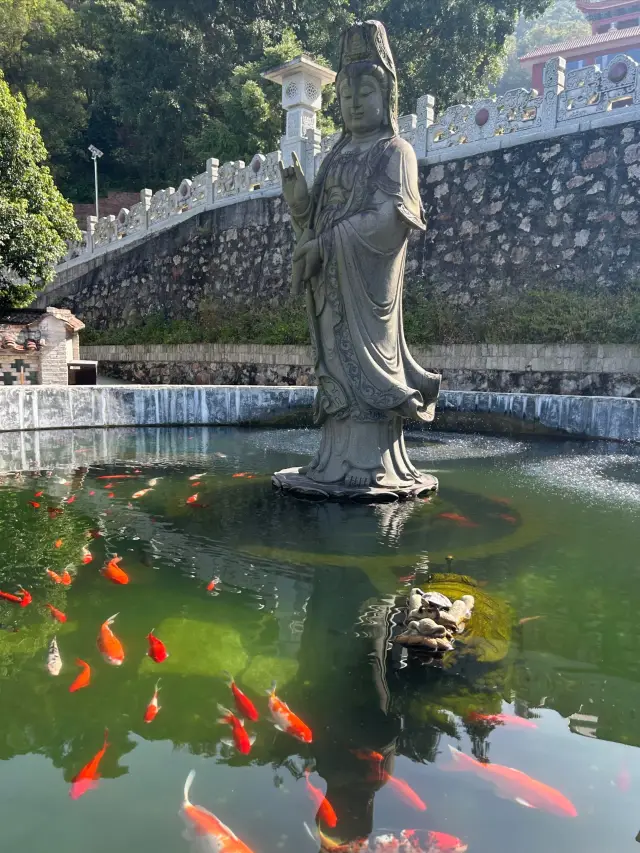 Xinxing Sanbao Temple, a beautiful spiritual retreat