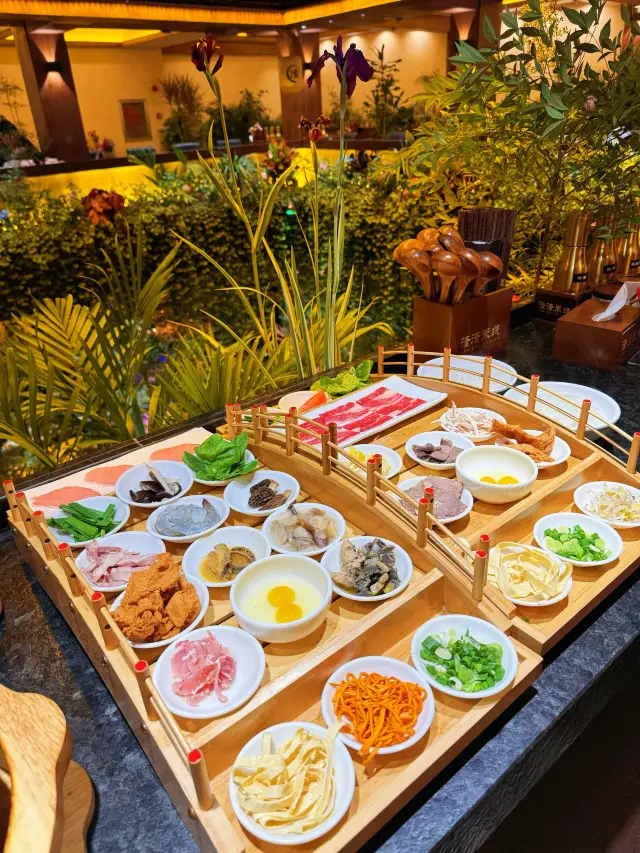 윈난에 오면 가장 맛있는 궈차오미시엔이 나타났어요!! 