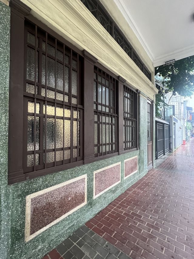 A Heritage of Chinese Medicine — Lui Seng Chun in Hong Kong A Heritage of Chinese Medicine — Lui Seng Chun in Hong Kong
