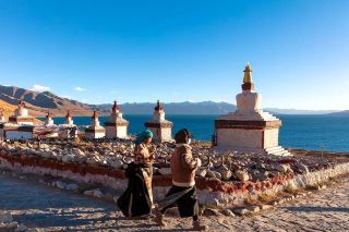 Dangray Yumtso: The Crown Jewel of Northern Ali's Lakes
