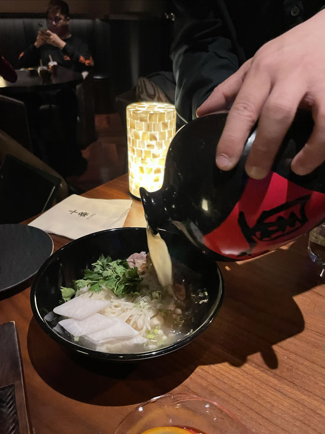 在北京 喝了一杯雍和宮味兒的酒