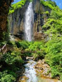 探秘「甘肅小九寨」的山水奇境