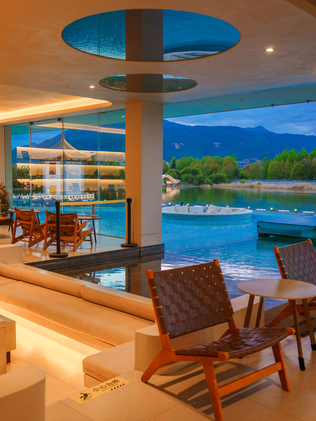 本來以為麗江已經夠美了，直到我住進風景裡