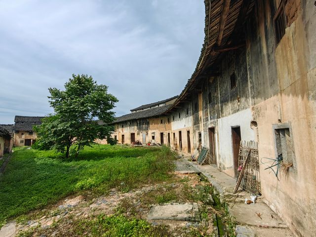 廣東陽山隔江村昆盛圍屋