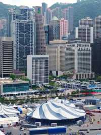 端午假日靈感💡打開這份香港節日地圖🗺️當粽香悄然浮動，龍舟鼓聲喚醒水面漣漪～這個初夏，不妨換種方式度假🌿在傳統與先鋒之間，在海風與詩意之中，邂逅一場只屬於香港的假日篇章！