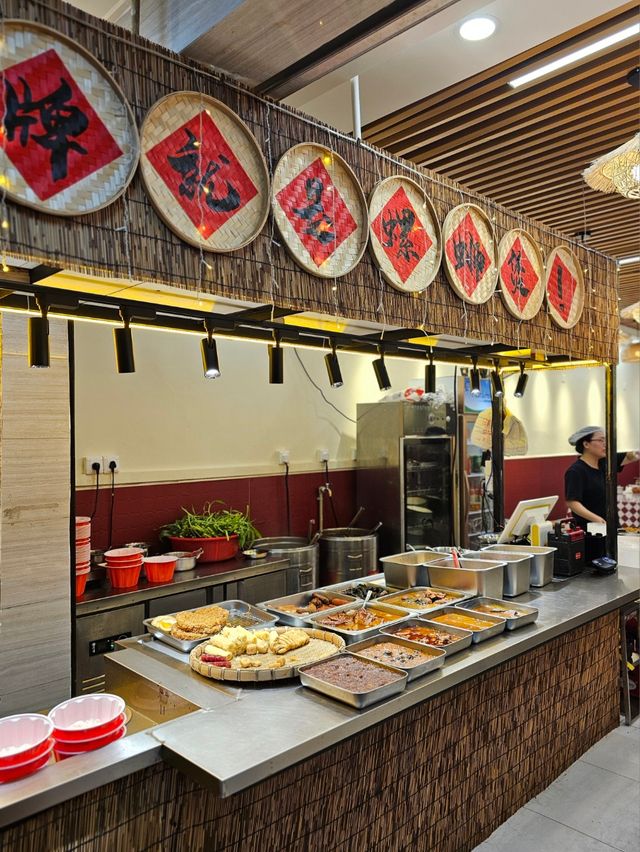 城中村挖到寶！市井氣息裡感受嗦粉嘅快樂同朋友食宵夜
