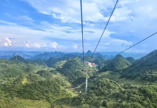 19℃的雲端秘境！六盤水4天3晚深度遊：草原佛光、火把狂歡、峽谷奇觀全收錄！ 北緯26°的天然