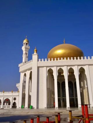 The full moon and the shadow of the mosque, step into the spiritual garden of the Hui people