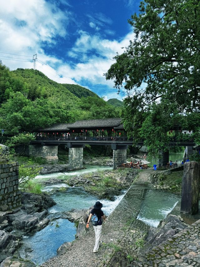 踏入鹿亭中村，恍如走進一幅徐徐展開嘅山水長卷。