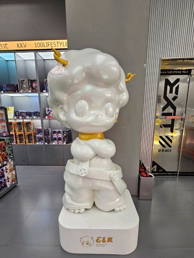 2層樓高的模型,超多打卡位的精品店 2層樓高的模型,超多打卡位的精品店