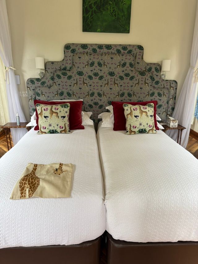 Giraffe Manor and Sasaab Lodge: A Unforgettable Adventure