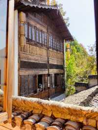 婺源篁嶺：曬出來的千年詩意 當金秋的陽光灑在篁嶺的黛瓦上，一幅流動的千年畫卷就此展開。婺源這座「中