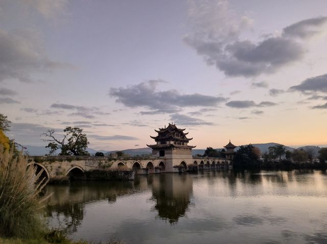 藍調時刻的雙龍橋