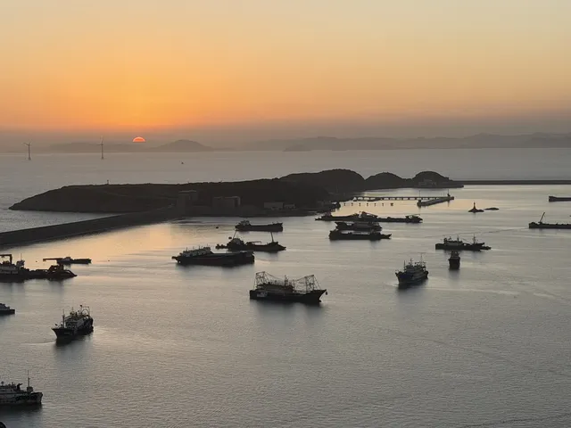 白天濟州島,晚上聖托里尼的神仙小鎮 白天濟州島,晚上聖托里尼的神仙小鎮
