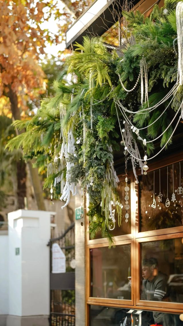 上海深秋Citywalk|梧桐葉裡的浪漫與聖誕的完美交融 上海深秋Citywalk|梧桐葉裡的浪漫與聖誕的完美交融