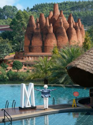 まるで海外にいるかのような昆明から高速鉄道で1時間直行できる異国情緒あふれる小さな街