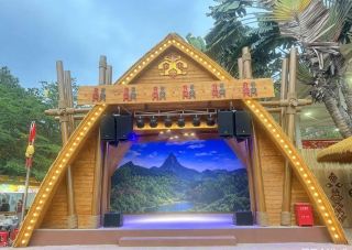 楽東民謡公演で労働者に敬意を表す