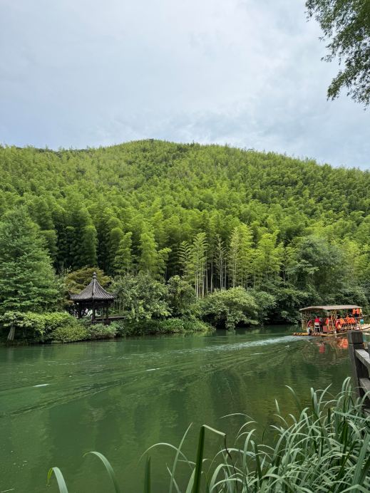 常州南山竹海｜呉越の第一峰で絶景を満喫 静かな湖で竹筏に乗り絵の中