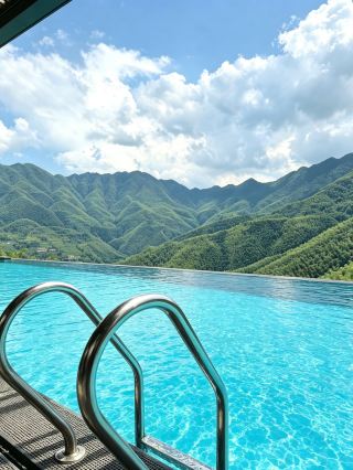 25度避暑｜懸空泳池+星空私湯雙重浪漫