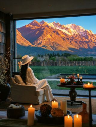 Lijiang boutique stay | watch the sun hit the golden mountain from bed