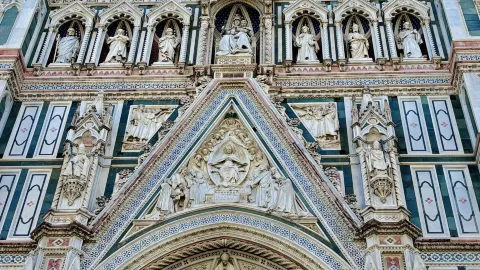 サンタ・マリア・デル・フィオーレ大聖堂|近くで見てこそ分かる、600年を超えた究極のロマン — traveler post in プラト