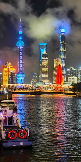 Shanghai's most therapeutic night walk | Avoid the crowds, the evening breeze and city lights are all yours