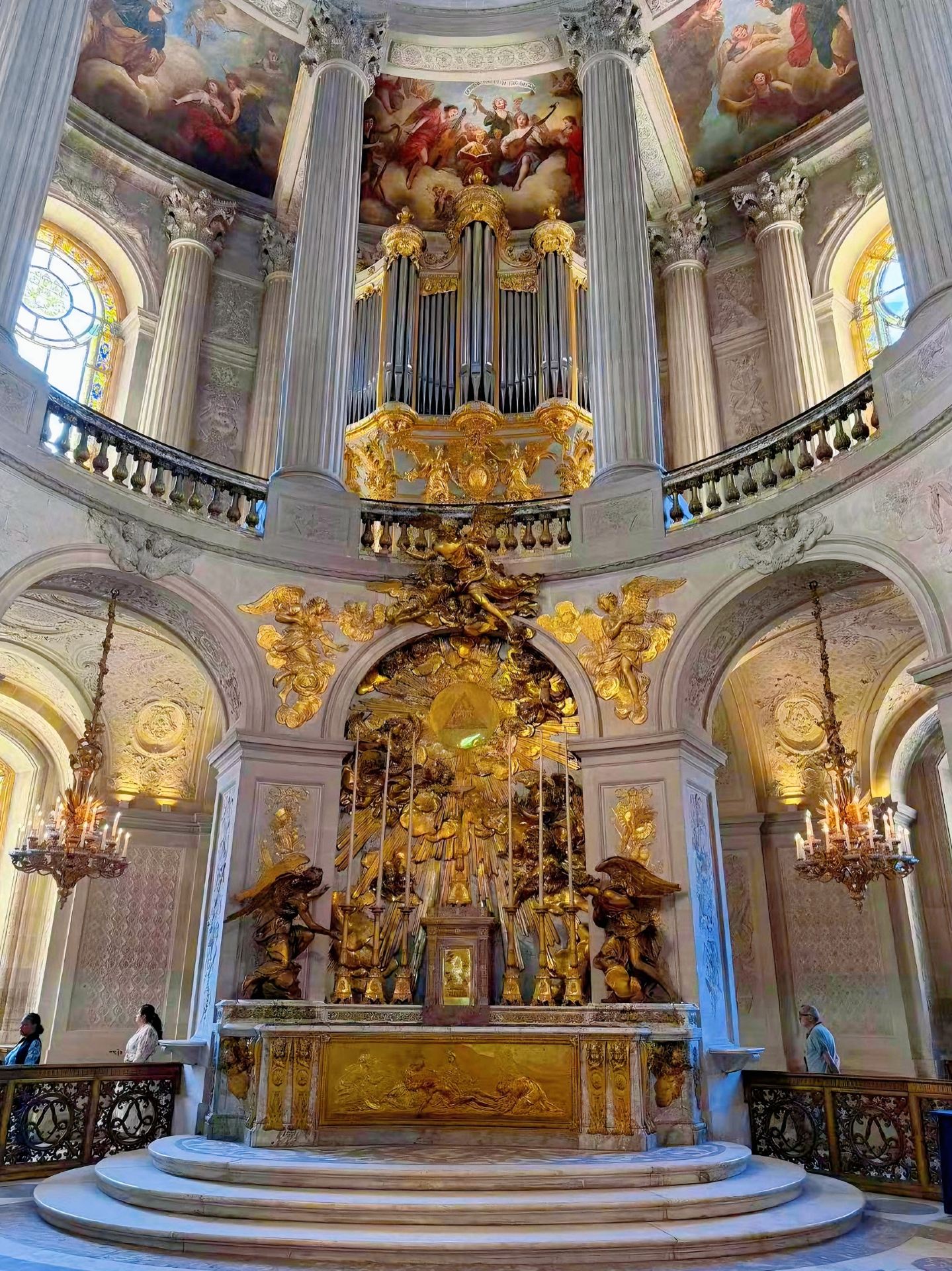 Only after visiting Versailles do you realize that the most luxurious thing about Paris is not gold, but the era left behind by the Sun King.