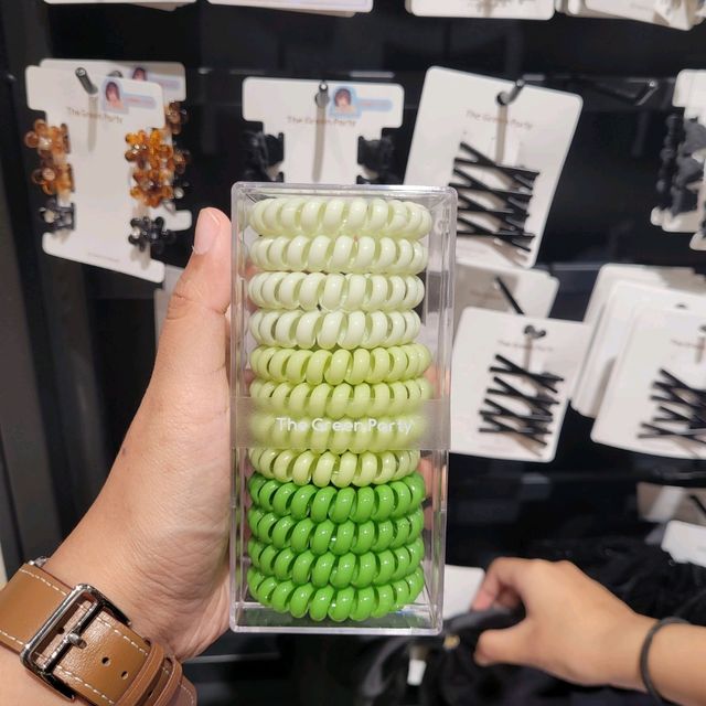 THE GREEN PARTY FOR CUTE ACCESSORIES