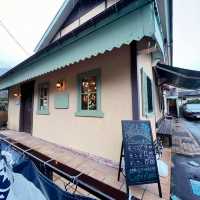 與箱根小王子博物館一街之隔的Café riposo