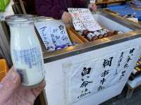飛騨高山。『宮川朝市』で食べ歩き。『まぼろしの朝市牛乳』