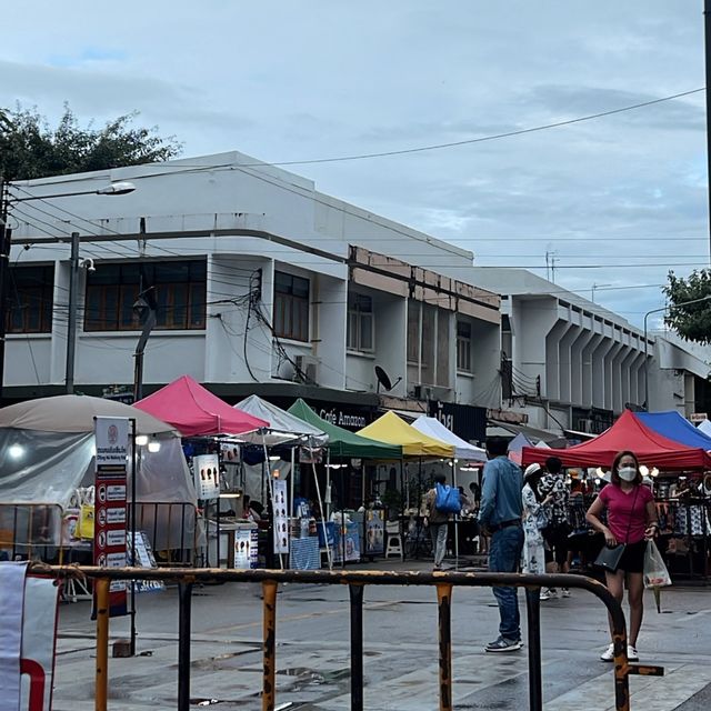 ถนนคนเดินท่าแพ 🌧️🍃