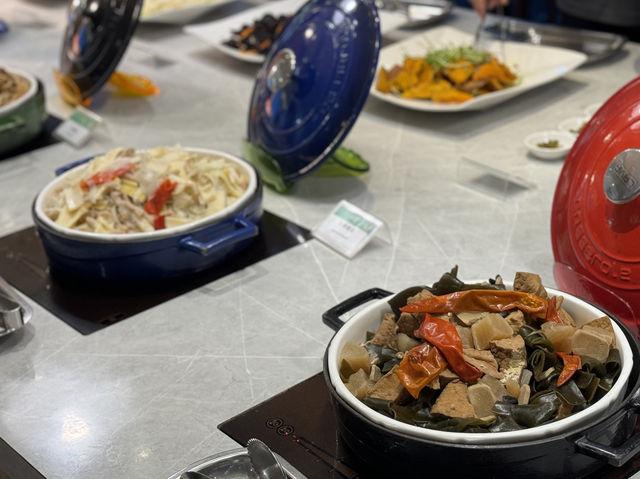 🍳 綠波廊早餐：飯店中的素食吃到飽！🌱🥣
