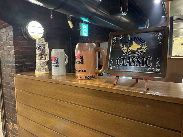 北海道・札幌。ビール仕込み窯を見ながらジンギスカンを焼く『ケッセルホール(サッポロビール園)』