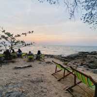 ชมพระอาทิตย์ตกที่หาดลับพัทยา