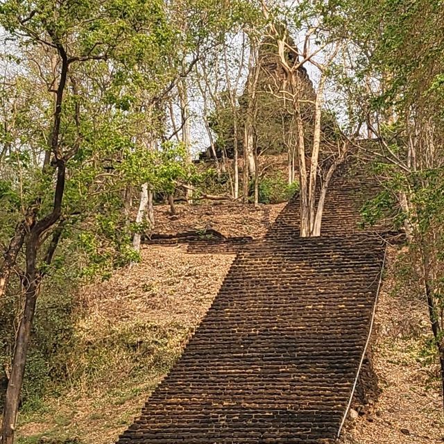 ปั่นจักรยานเที่ยวอุทยานประวัติศาสตร์ศรีสัชนาลัย