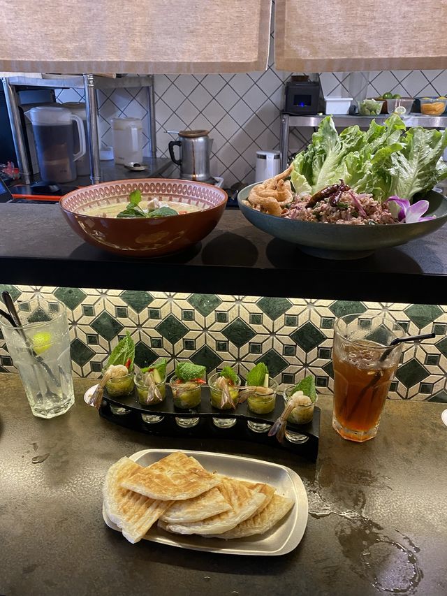 ViuTV節目「準時開飯」介紹過嘅🇹🇭走型格工業風泰式料理 