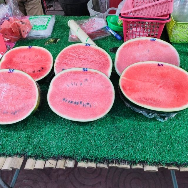 ตลาดโต้รุ่ง ถนนคนเดิน นครนายก