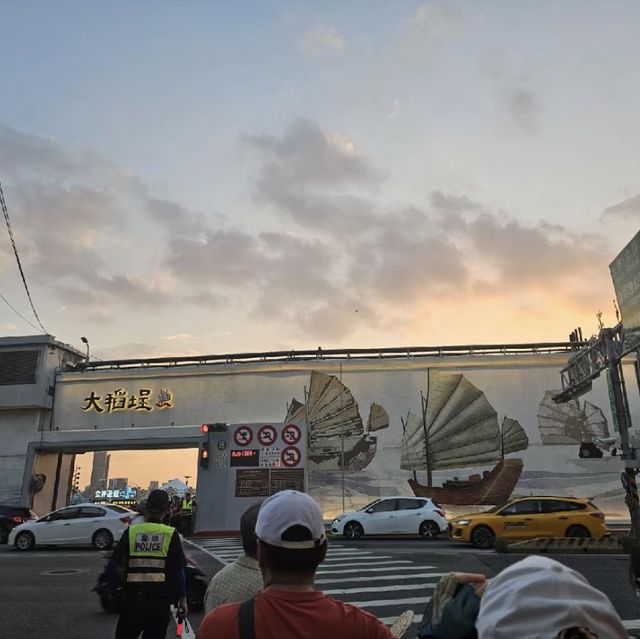🏭🛍 大稻埕 🍜 貨櫃市集 🎪🏭