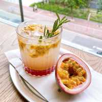 【荃灣】人氣簡約木系CAFE 進駐荃灣 2,500呎超高樓底X落地大玻璃