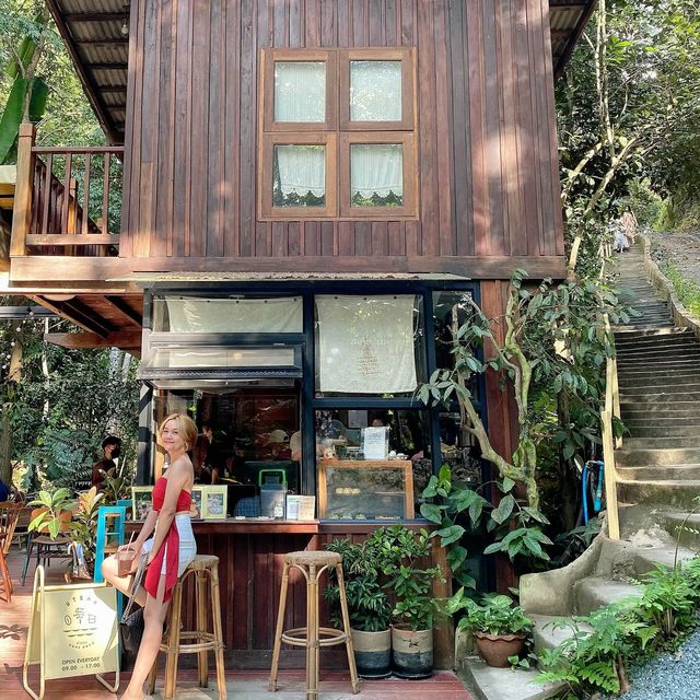 เที่ยวร้านกาแฟแม่กำปอง